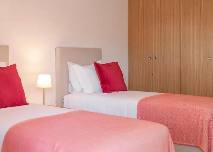 וילה Casa Do Miradouro 7 By Heart Of פונשל